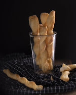 Lade das Bild in den Galerie-Viewer, Schweizer Blätterteigstangen - verschiedene Sorten - Käseglück